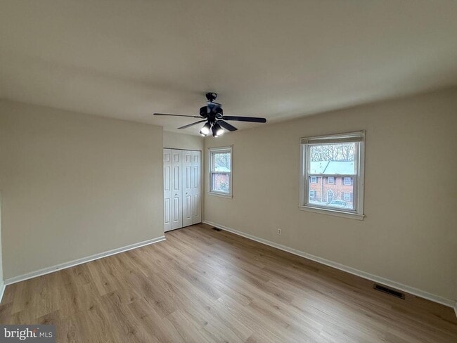 Building Photo - 405 Olde Greenwich Cir