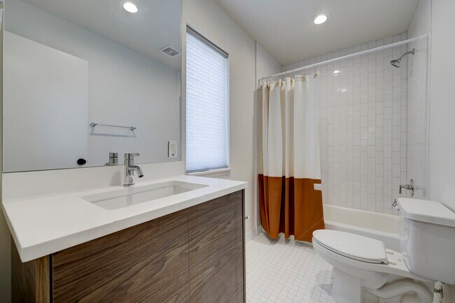 Similar Unit - 5310 Greenbriar Dr