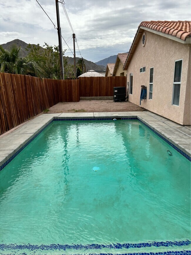 Building Photo - 52560 Avenida Navarro