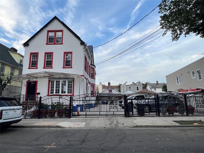 Primary Photo - 87-13 135th St