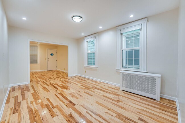 Building Photo - 100 W 17th St