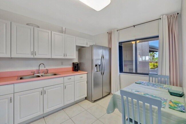 Building Photo - 355 S Ocean Dr