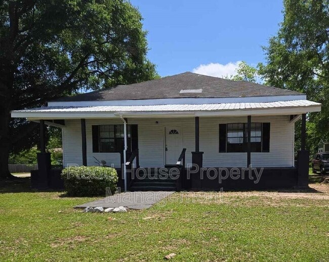 Primary Photo - 108 N Railroad St