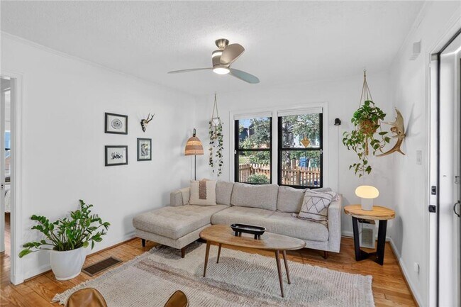 Building Photo - 1267 Lyle Pl NW