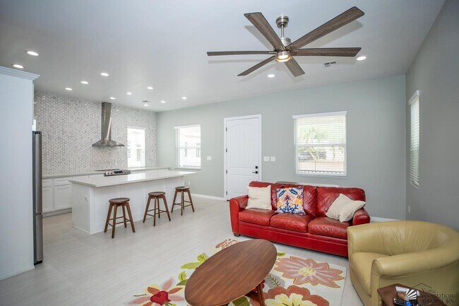 Building Photo - 57 W 2nd St