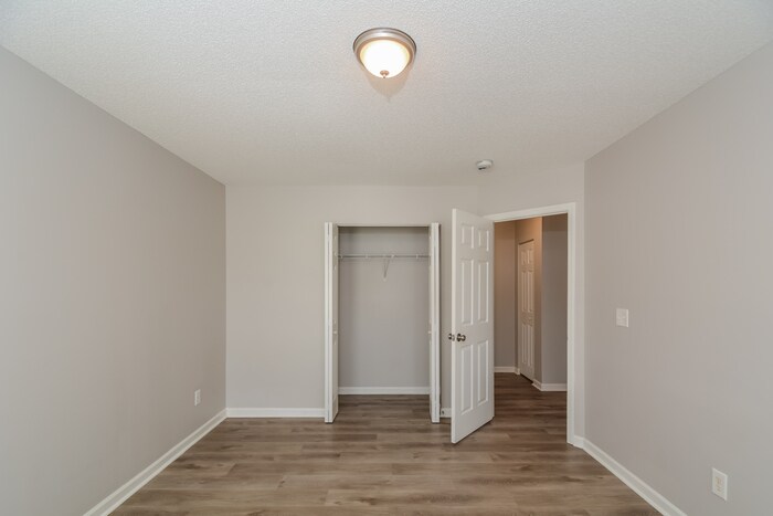 Building Photo - 4634 Stonewall Dr