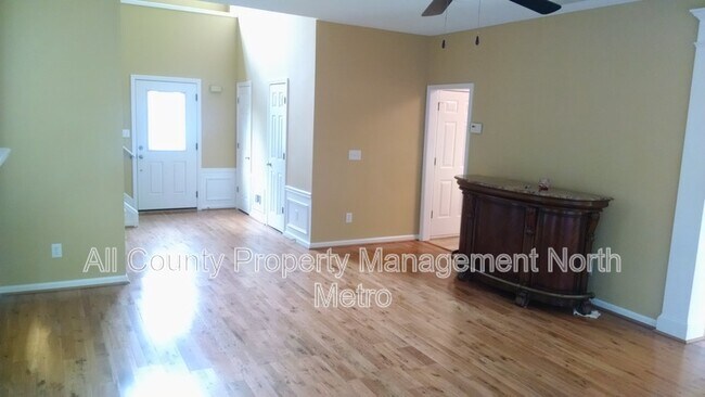 Building Photo - 225 Leasingworth Way