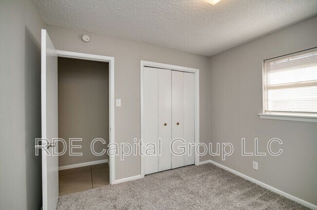 Building Photo - 502 Brown St