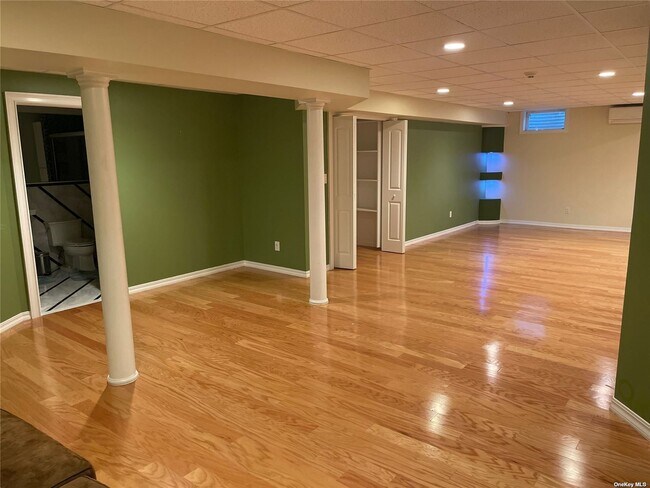 Building Photo - 9 English Ivy Ln