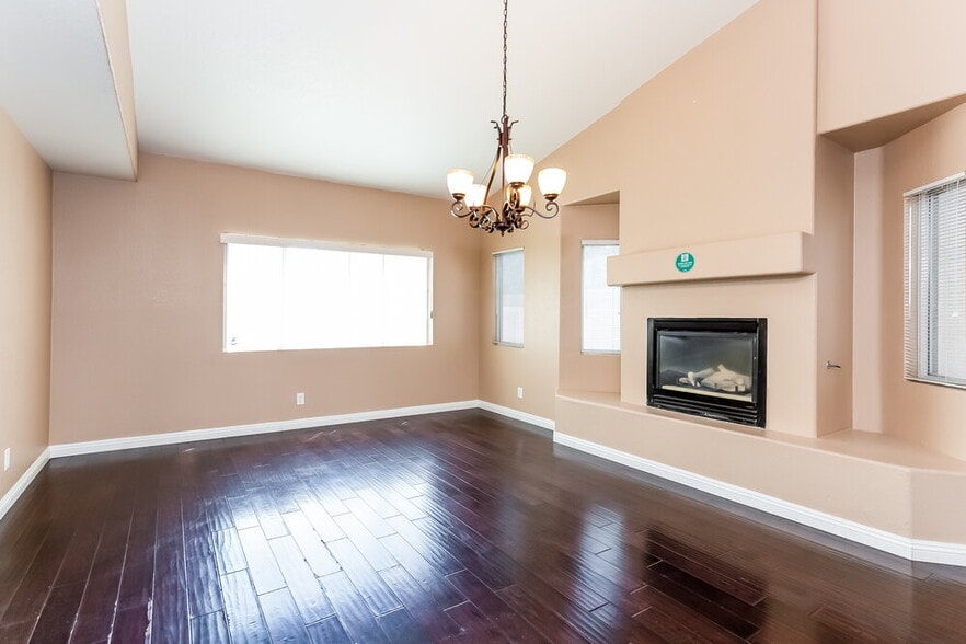 Building Photo - 2205 Royal Caribbean Ave