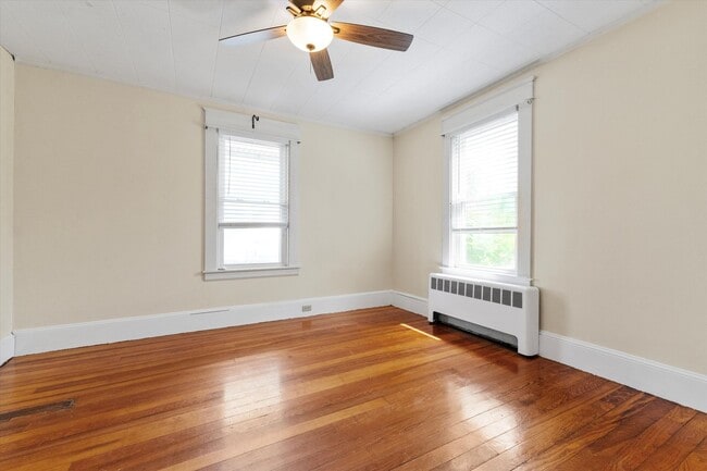Building Photo - 164-162 Alsace St