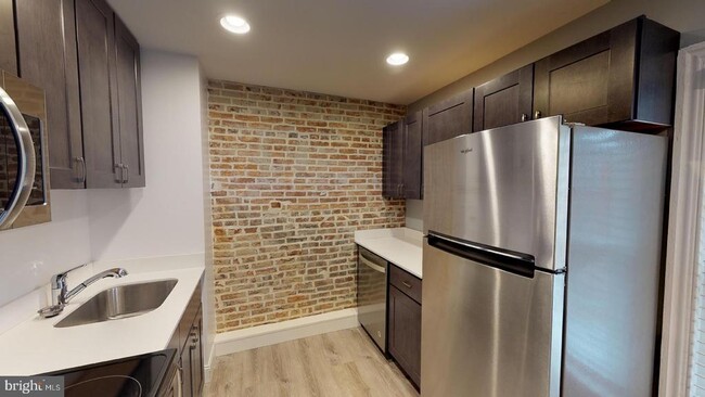 Building Photo - 27 S Church St