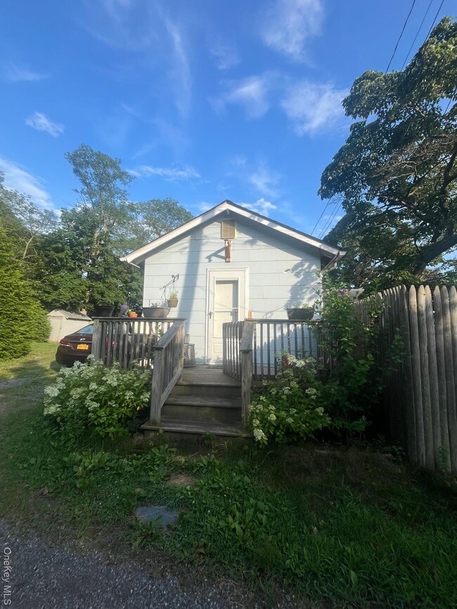 Building Photo - 560 Pacific St