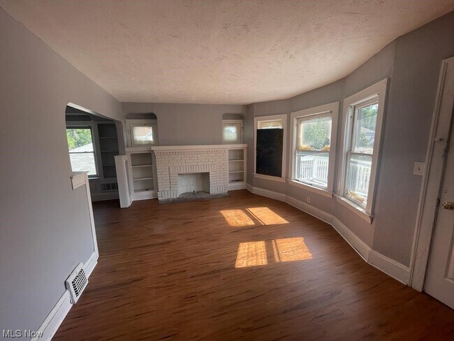 Building Photo - 3790 E 146th St