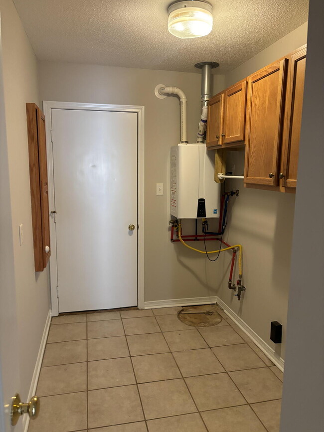 Building Photo - 148 Long Pointe Dr