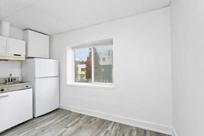 Building Photo - 5420 S Tacoma Way