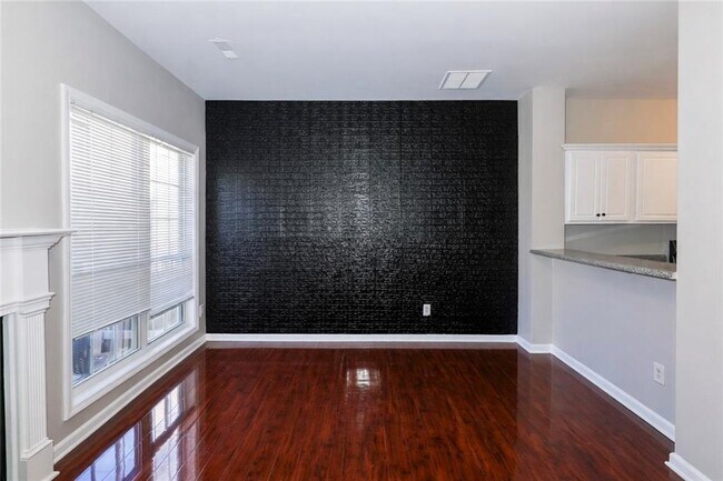 Building Photo - 7073 Biltmore Trce