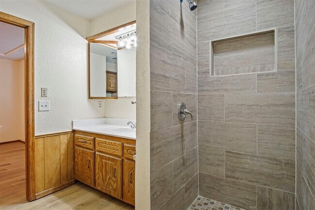 Building Photo - 1125 N Patterson Dr