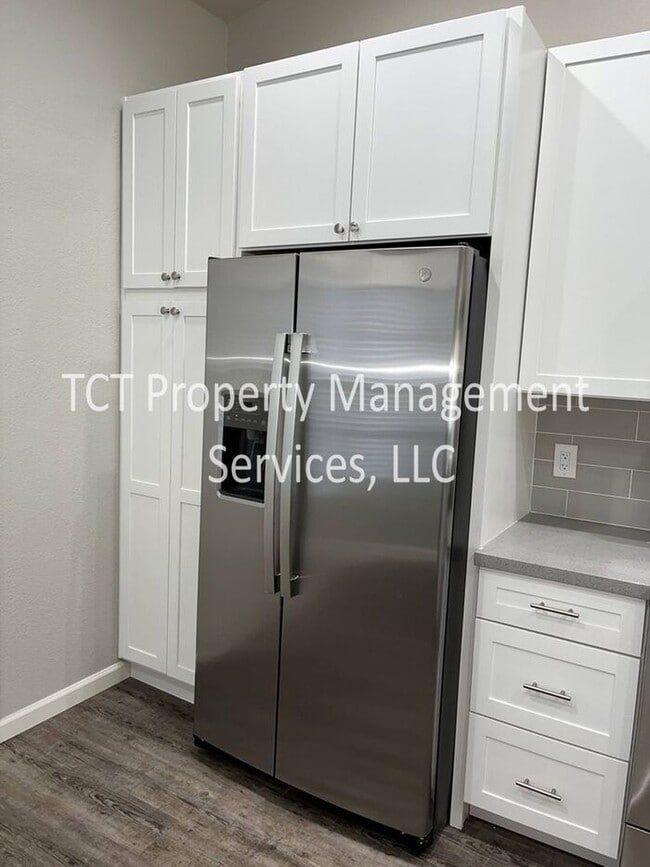 Building Photo - Beautifully Remodeled 3 Bedroom Home in Gi...