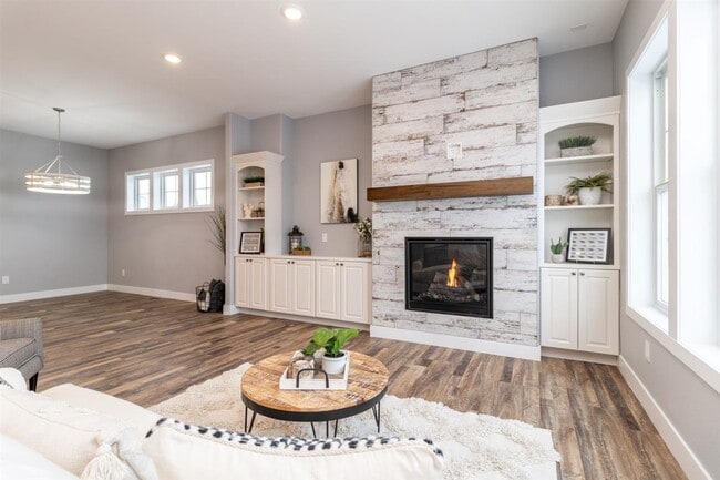 Building Photo - 805 28th St NW