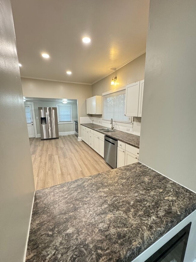 Building Photo - Fully remodeled, 2 bed 1 bath house, Walk to downtown Kannapolis!