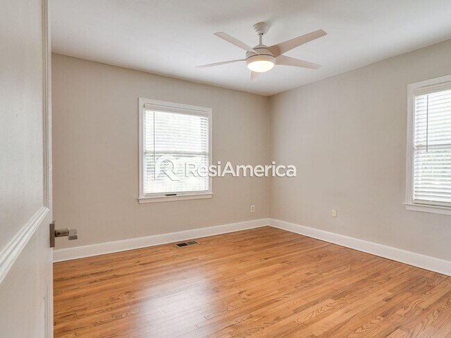 Building Photo - Beautiful 2BR/1B home in a peaceful neighb...