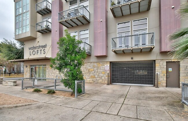 Building Photo - 1601 E Cesar Chavez St