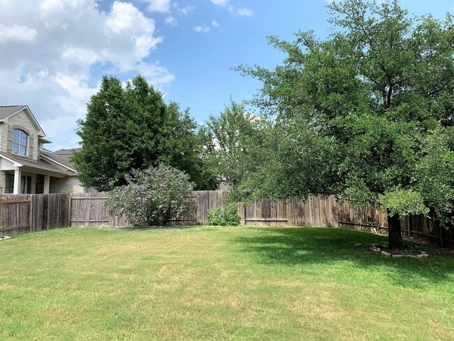Building Photo - Two story home on large lot in the Ridge a...