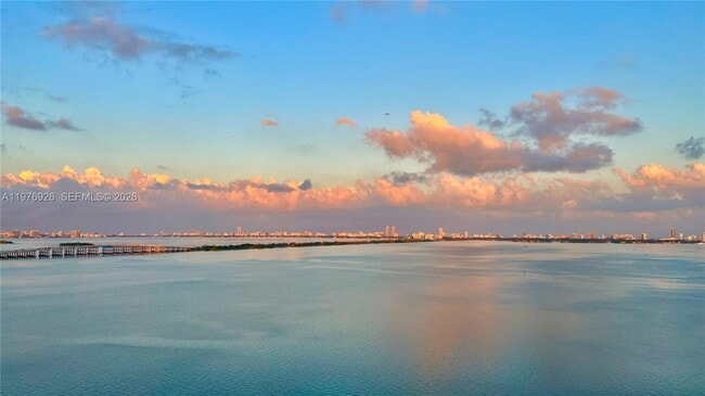 Building Photo - 700 NE 25th St