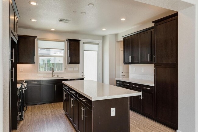 Building Photo - 3–4 Bedroom Solar Home in Rocklin – Office + Loft | Available Now