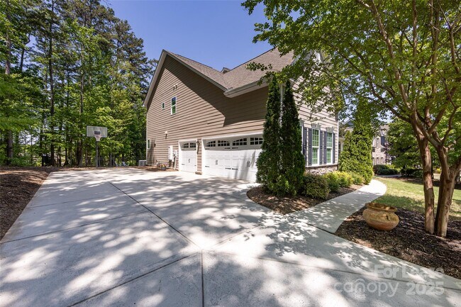 Building Photo - 10716 Meg Meadow Dr