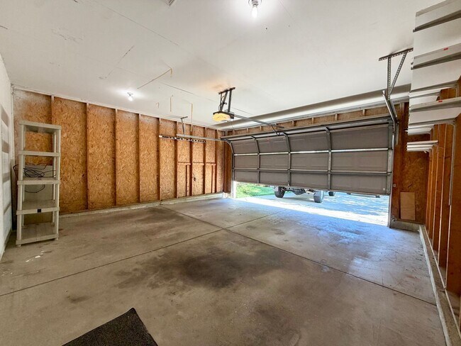Building Photo - 5653 E Grove Dr SE