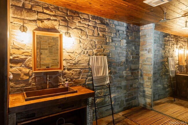 Building Photo - 4-6 Old Primrose Hill Rd