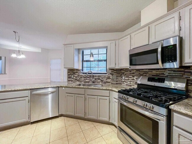 Building Photo - 9049 Bluebay Ln