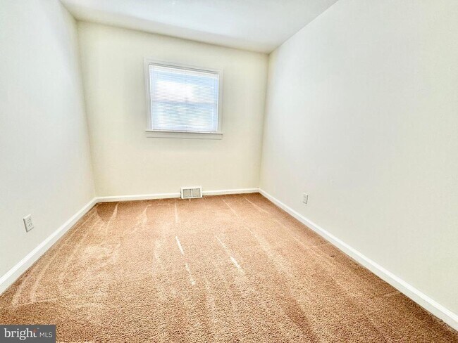 Building Photo - 218 Webbs Ln