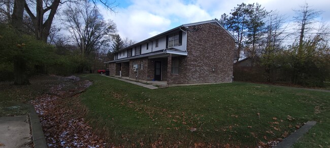 Building Photo - 701 N Main St