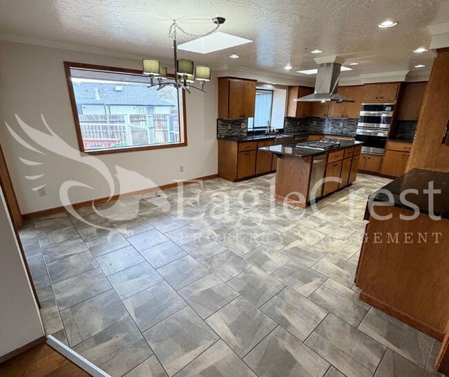 Building Photo - Thoughtfully Designed 3 Bedroom 2 bathroom Home with Open Kitchen and Private Deck