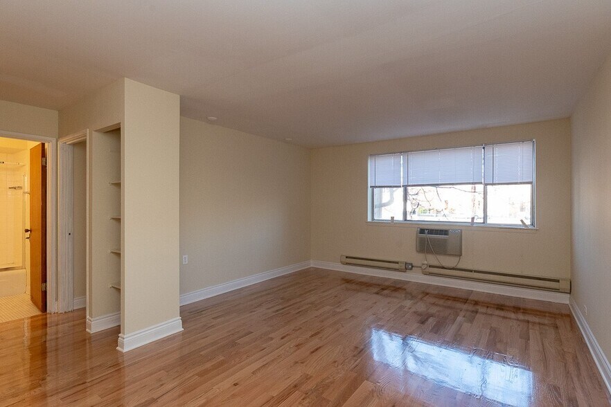 Building Photo - 659 W Wrightwood Ave