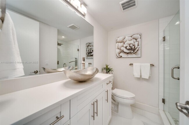 Building Photo - 5450 N Ocean Blvd