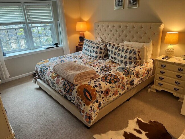 Building Photo - 82 Montre Square NW