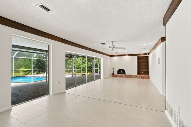 Building Photo - 1257 Fairway Cir S