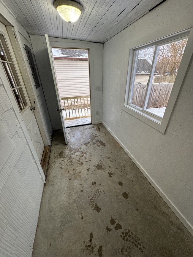 Building Photo - 1925 Sheridan Rd