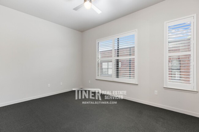 Building Photo - 1322 E Sutter Walk