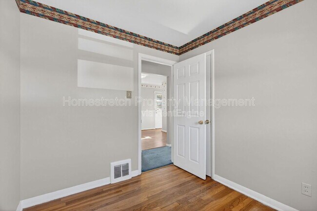 Building Photo - 1108 Renshaw Dr