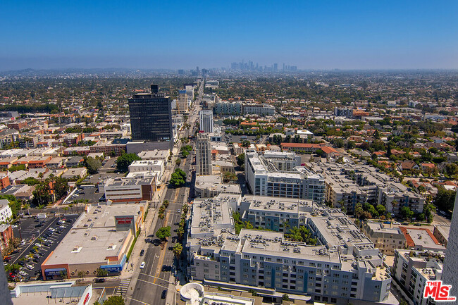 Building Photo - 5670 Wilshire Blvd