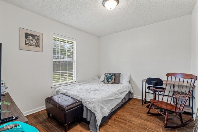 Building Photo - Check out this 3 bed 1 in Haughton