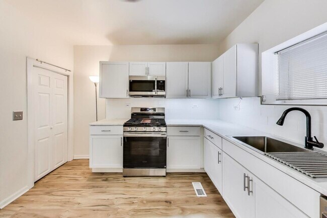 Building Photo - 2643 N Mildred Ave
