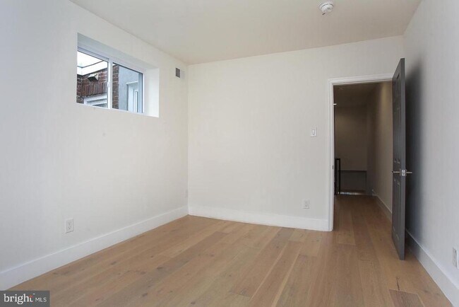 Building Photo - 5844 Fernwood St