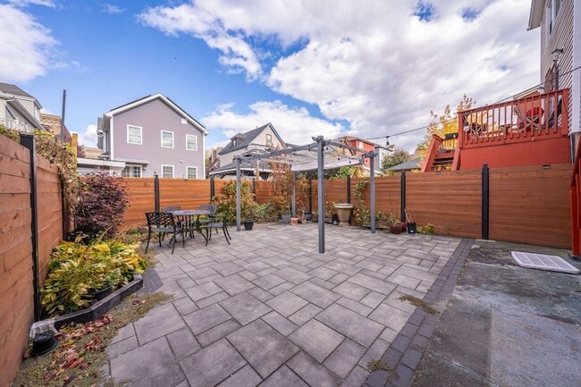 Building Photo - 124 73rd St