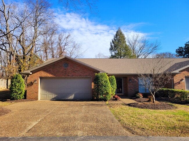 Building Photo - 406 Country Club Ln